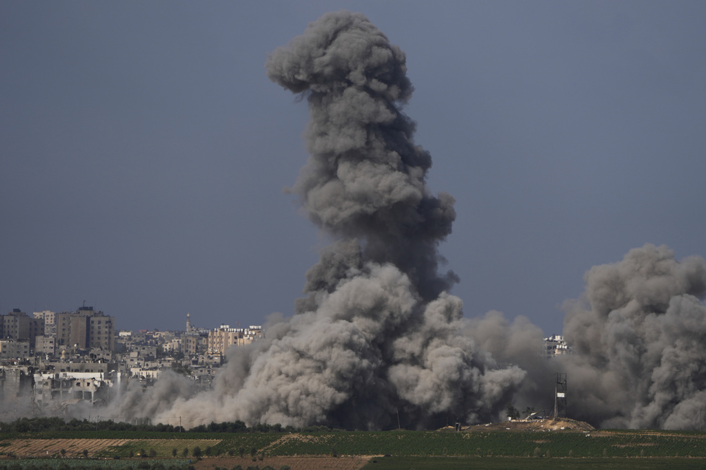 Fri. 8:30 a.m.: Airstrikes hit Gaza as Israel says it doesn't plan to control life there after destroying Hamas | News, Sports, Jobs - Vimarsana News